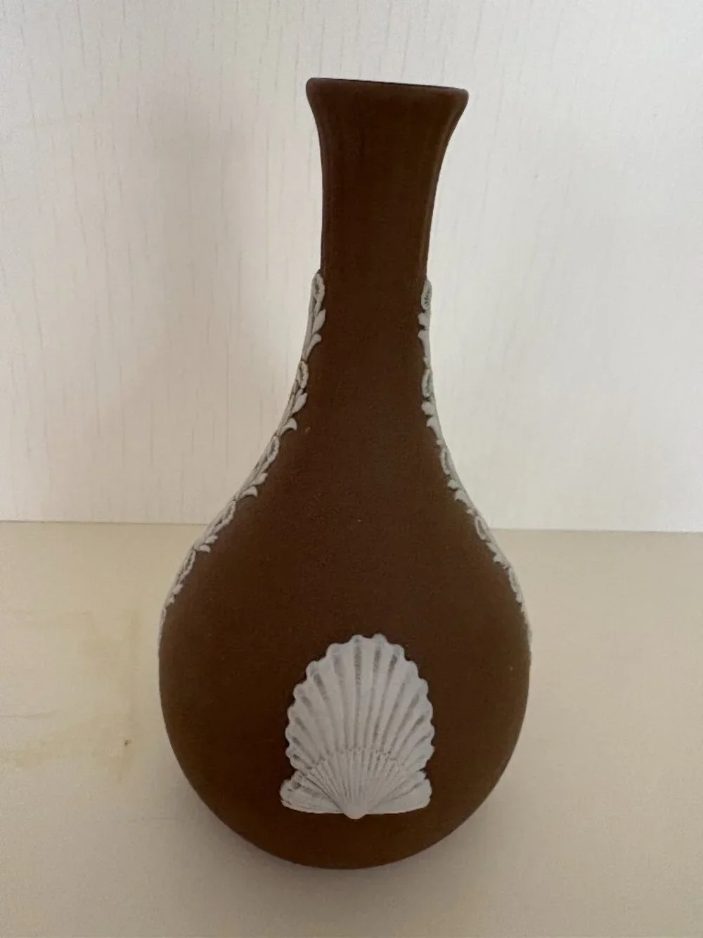 Vintage Wedgwood Taupe Brown  Bulbous Jaspervase with Cameo Shell Design